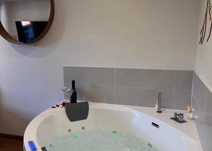 L'ostalet Luxe Jacuzzi 公寓